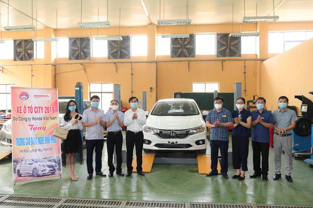 Honda Việt Nam trao tặng xe và thiết bị kỹ thuật cho trường nghề tại Vĩnh Phúc và Hà Nam - Ảnh 1.