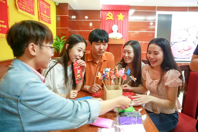 Đa đạng “trải nghiệm quốc tế”: Giải pháp tạo bản lĩnh hội nhập cho sinh viên HUTECH - Ảnh 2.