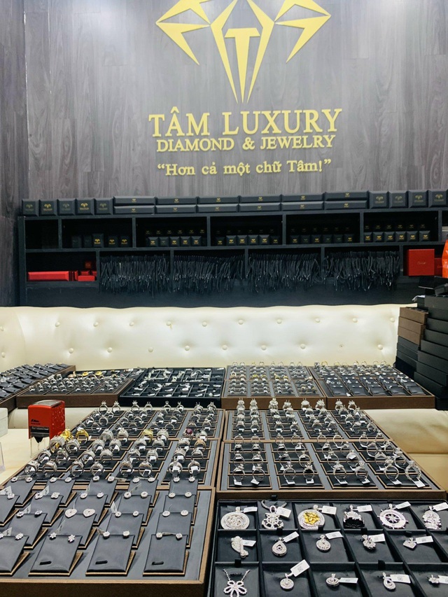 CEO Trần Lê Văn Tâm chia sẻ kinh nghiệm bảo quản kim cương luôn sáng bóng - Ảnh 2.