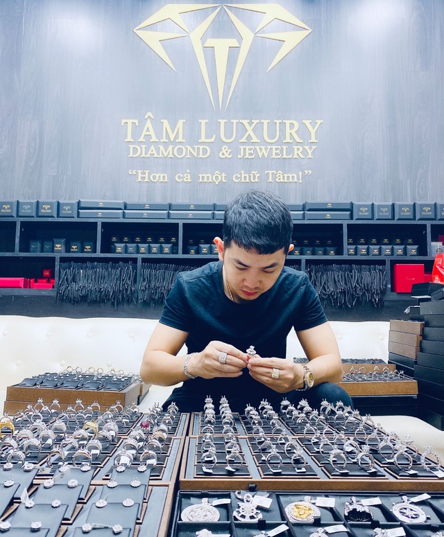 CEO Trần Lê Văn Tâm chia sẻ kinh nghiệm bảo quản kim cương luôn sáng bóng - Ảnh 3.