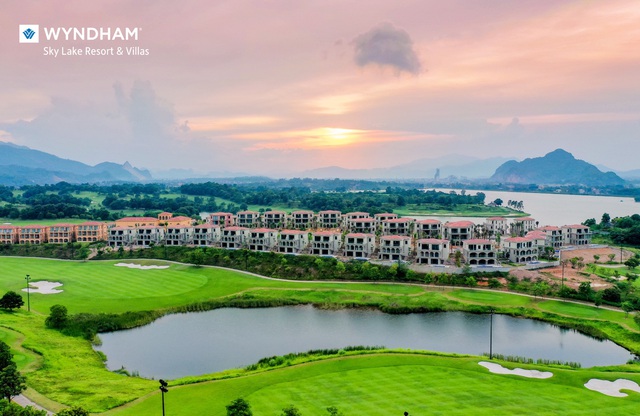 Wyndham Sky Lake: Chất sang trong từng trải nghiệm nghỉ dưỡng ven đô - Ảnh 1.