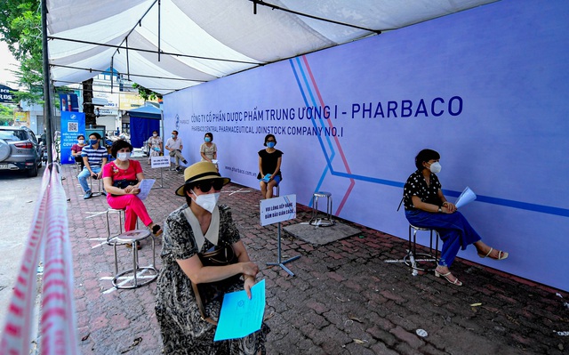Công ty cổ phần Dược phẩm Trung Ương I - Pharbaco hỗ trợ tổ chức tiêm vắcxin phòng covid-19 tại Hà Nội - Ảnh 2.