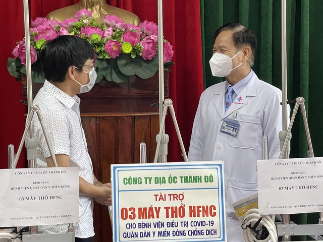 Thành Đô trao tặng trang thiết bị y tế cho bệnh viên quân dân y Miền Đông - Ảnh 1.