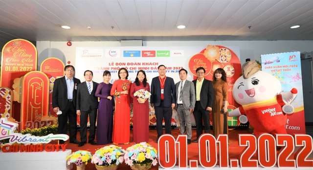 Vietjet tưng bừng đón chuyến bay đầu tiên đến TP.HCM ngày đầu năm mới 2022 - Ảnh 4.