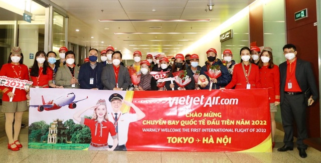 Vietjet tưng bừng đón chuyến bay đầu tiên đến TP.HCM ngày đầu năm mới 2022 - Ảnh 9.