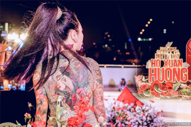 Hotgirl Hồ Xuân Hương xuất hiện với visual cực đỉnh trong buổi tiệc sinh nhật - Ảnh 2.