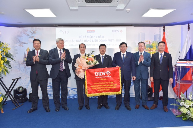 VRB đạt Top 50 “Nhãn hiệu nổi tiếng Việt Nam năm 2021” - Ảnh 2.
