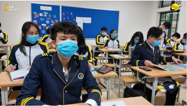 Học sinh THPT Phạm Ngũ Lão hân hoan ngày trở lại trường - Ảnh 8.