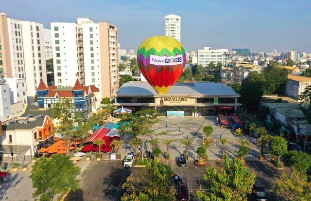 Xuất hiện địa điểm check-in “sốt xình xịch” với khinh khí cầu độc đáo ngay giữa trung tâm Sài Gòn - Ảnh 1.