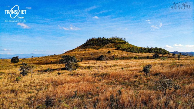 Núi lửa Chư Bluk - điểm đến trekking “hot trend” của giới trẻ năm 2022 - Ảnh 1.