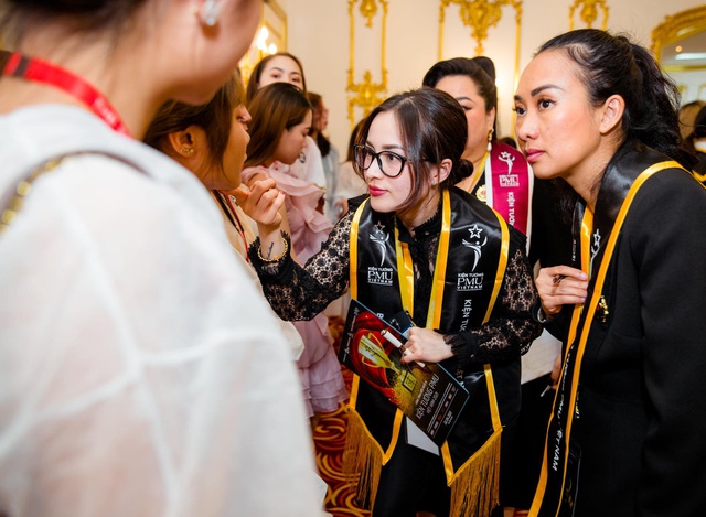 Grand Master Lư Yến Thanh ngồi “ghế nóng” cuộc thi phun xăm Vietnam PMU Championship 2022 - Ảnh 3.