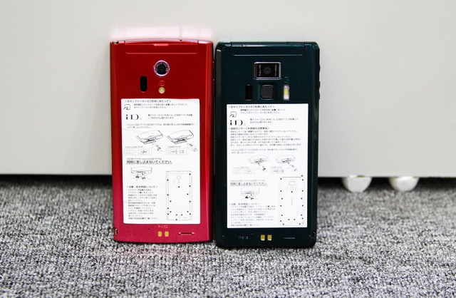 Bộ đôi điện thoại Nhật gây đang bão thị trường giá rẻ