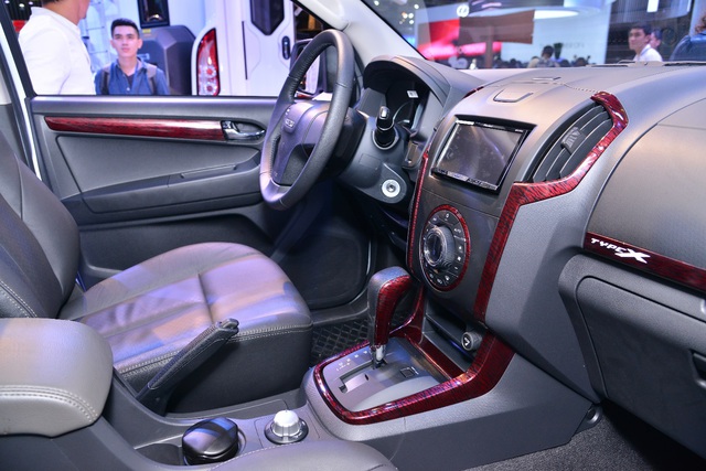 ISUZU MU-X & D-MAX 2017: Bộ đôi ấn tượng tại VMS 2017 - Ảnh 4. ISUZU MU-X & D-MAX 2017: Bộ đôi ấn tượng tại VMS 2017 - Ảnh 4.