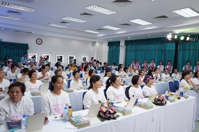 Xúc động hình ảnh bệnh nhân ung thư được “điểm tô hy vọng” tại TP Hồ Chí Minh - Ảnh 2.