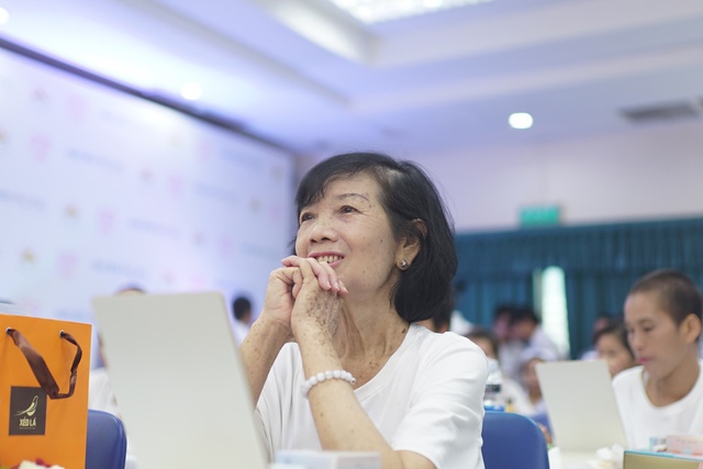 Xúc động hình ảnh bệnh nhân ung thư được “điểm tô hy vọng” tại TP Hồ Chí Minh - Ảnh 3.