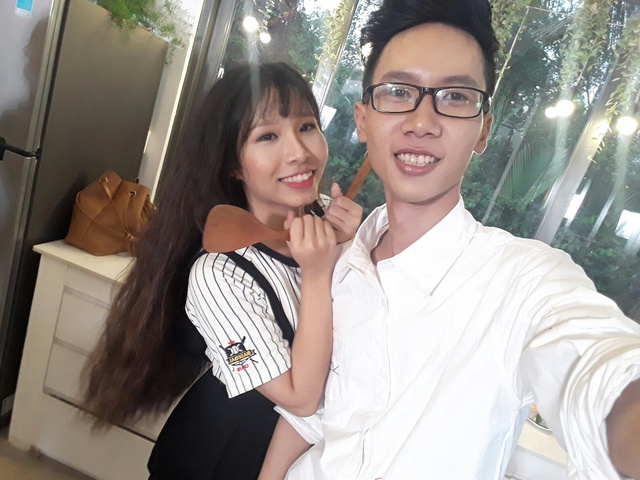 Để tránh cảnh “Facebook ai người đó đẹp”, phải biết cách selfie đẹp cả đôi - Ảnh 12. Để tránh cảnh “Facebook ai người đó đẹp”, phải biết cách selfie đẹp cả đôi - Ảnh 12.