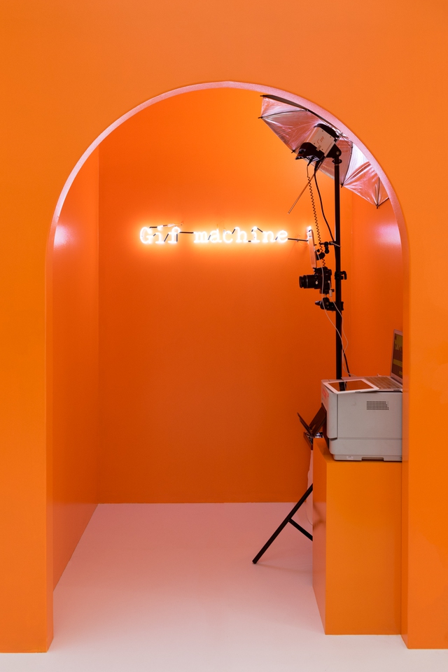 Pop-up store siêu xinh của Hermès vừa mở, dân tình đã tấp nập đến thử vòng hiệu - Ảnh 8. Pop-up store siêu xinh của Hermès vừa mở, dân tình đã tấp nập đến thử vòng hiệu - Ảnh 8.