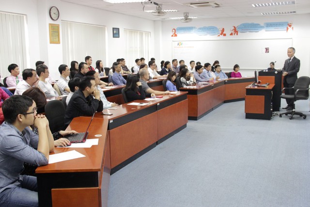 Học viên chương trình Thạc sỹ Quản trị Kinh doanh FeMBA của FSB giao lưu với trưởng đoàn đàm phán TPP của Việt Nam 