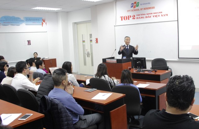 Các học viên FeMBA được tìm hiểu về Hiệp định TPP với chính Chủ tịch đoàn đàm phán TTP Việt Nam - Thứ trưởng Bộ Công thương Trần Quốc Khánh