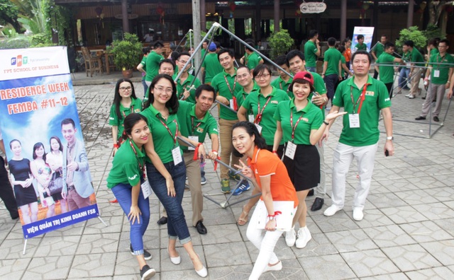 Bài học trở nên sinh động hơn qua các hoạt động team-building bổ ích, sôi nổi, giúp học viên FeMBA ghi nhớ kiến thức sâu hơn.