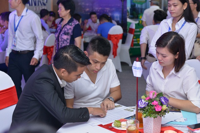 Trong tháng 9 này, khách hàng được tặng ngay 1 chuyến du lịch Khám phá Mùa thu Châu Âu 10 ngày khi mua căn hộ FLC Star Tower.