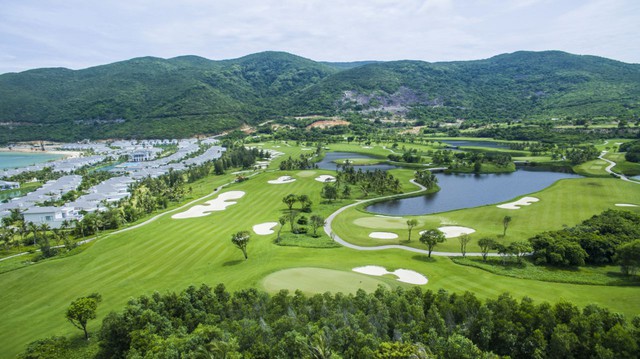 Sân golf rộng 182ha.