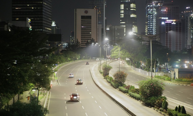 Đèn đường LED tại Jakarta được điều khiển từ xa bằng phần mềm Philips CityTouch.