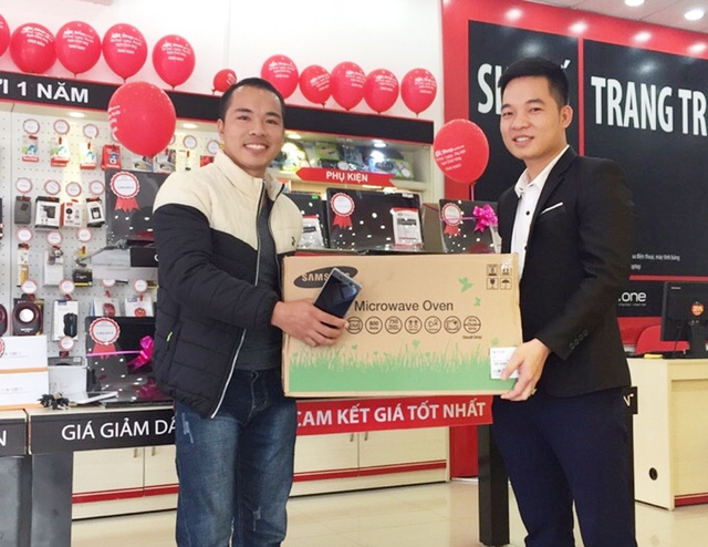 Chọn mua Xperia XA Ultra tại FPT Shop 83 Thanh Xuân, Bắc Giang, anh N.V.Vụ đã bất ngờ trúng lò vi sóng tráng men cao cấp.