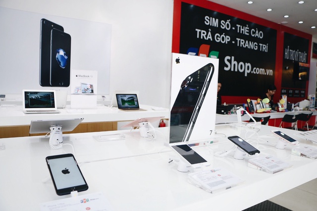 Lần đầu tiên, khi chọn mua trả góp iPhone 7 tại FPT Shop bạn không những được hưởng ưu đãi lãi suất 0% mà còn được hoàn tiền 700.000 đồng.