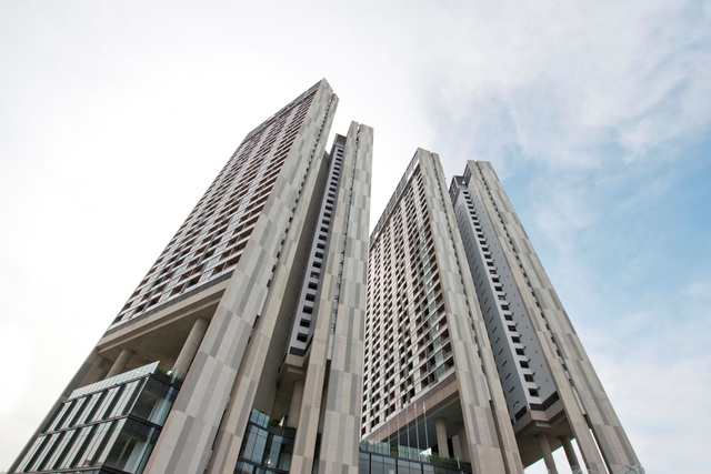 Cho đến nay, Dolphin Plaza là công trình nhà ở duy nhất đoạt giải thưởng Kiến trúc quốc gia, đạt chứng nhận căn hộ 5 sao.