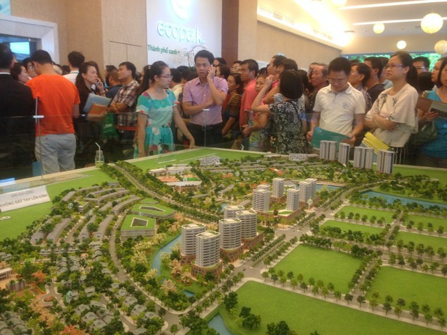 Dù cách trung tâm Hà Nội đến 15km, những dự án nhà liền kề, biệt thự như Aqua Bay vẫn thu hút nhà đầu tư quan tâm.