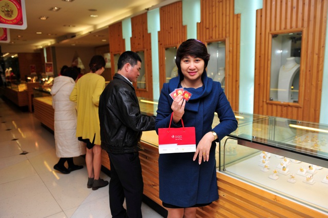 Nhiều người đã mua trọn bộ Kim Dậu Lộc (1 chỉ) - Kim Dậu Phát (2 chỉ) - Kim Dậu Tài (5 chỉ) trước ngày Ngày Thần Tài năm Đinh Dậu 2017.