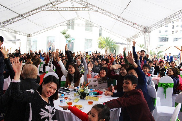 Khách hàng rất phấn khích tham dự các buổi ra mắt tòa mới tại An Bình City.