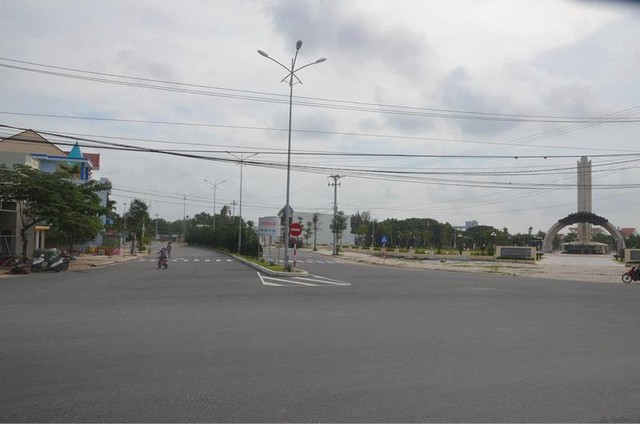 Đường trục chính KĐTM Điện Nam - Điện Ngọc do Tập đoàn Đất Quảng đầu tư xây dựng.