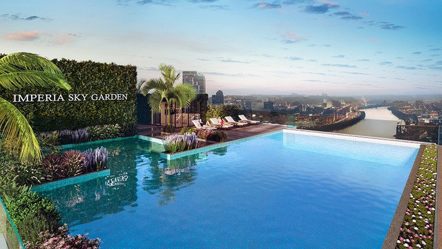 Từ bể bơi vô cực, cư dân Imperia Sky Garden sẽ được ôm trọn thành phố từ trên cao trong một ánh nhìn.