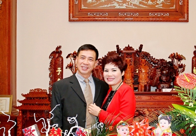 Vợ chồng ông Chử Văn Hướng và bà Vũ Thị Mai đã cùng nhau xây dựng nên thương hiệu Hướng Mai.
