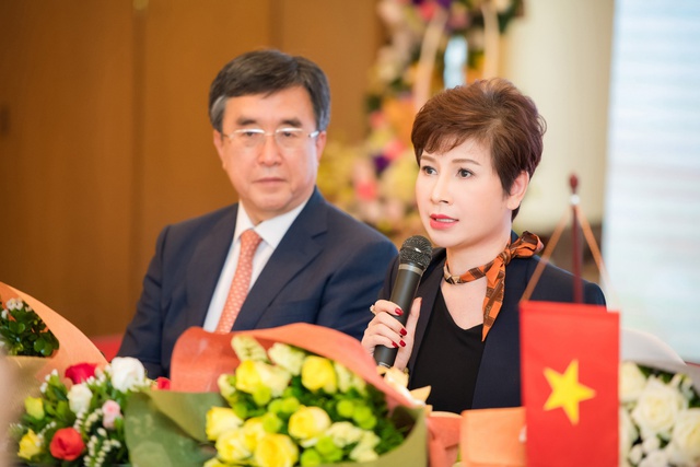Chị Đặng Thanh Hằng trong một Lễ ký kết hợp tác với đối tác Hàn Quốc.