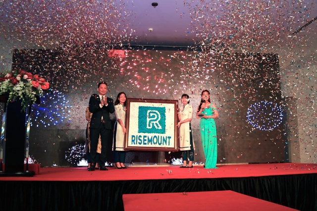 Chính thức ra mắt thương hiệu Risemount trước sự chứng kiến của hàng trăm vị khách quốc tế và doanh nhân Đà Nẵng.