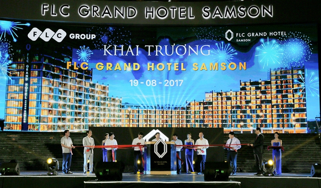 Lãnh đạo các cơ quan, ban, ngành, chính quyền trung ương và địa phương, Tập đoàn FLC và ban quản lý khách sạn thực hiện nghi thức khai trương FLC Grand Hotel Samson.