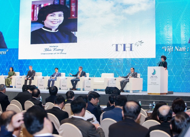 Bà Thái Hương phát biểu tại Hội nghị thượng đỉnh doanh nhân APEC 2017 với sự tham gia của hơn 2.000 doanh nghiệp trong nước và quốc tế.