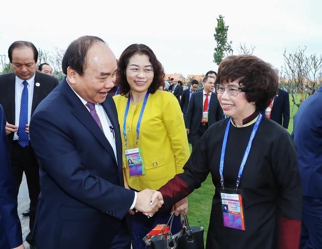 Bà Thái Hương gặp gỡ Thủ tướng Chính phủ Nguyễn Xuân Phúc trước thềm Hội nghị thượng đỉnh doanh nhân APEC 2017.