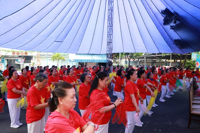 Sài Gòn Thiên Phúc chăm lo tinh thần cho người cao tuổi - Ảnh 3.