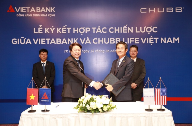 Chubb Life Việt Nam và Ngân hàng TMCP Việt Á chính thức hợp tác phân phối sản phẩm bảo hiểm - Ảnh 1.