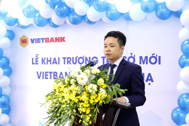 Vietbank dành hàng trăm quà tặng khách hàng nhân dịp khai trương trụ sở mới PGD Láng Hạ - Ảnh 2.