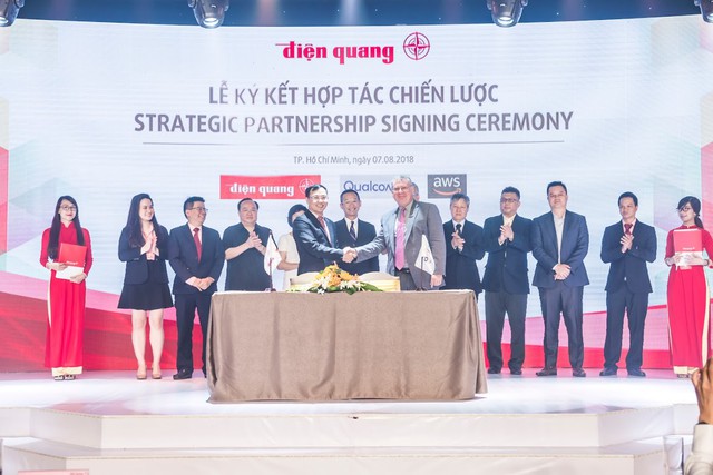 Bắt tay với Qualcomm và Amazon Web Services: Điện Quang khẳng định vị thế tiên phong trong công nghệ 4.0 - Ảnh 1.