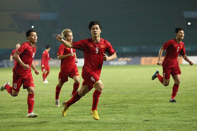 “Cầu thủ thứ 12” của Olympic Việt Nam trên khán đài ASIAD - Ảnh 1.