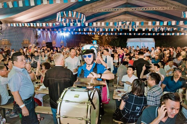 Trải nghiệm sự kiện Oktoberfest chính thống tại Việt Nam - Ảnh 2.