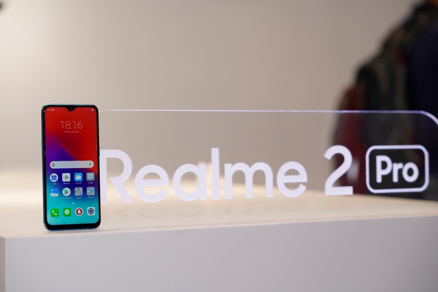 Thế Giới Di Động tặng ngay tai nghe sành điệu cho khách hàng đặt trước Realme 2 Series - Ảnh 2.