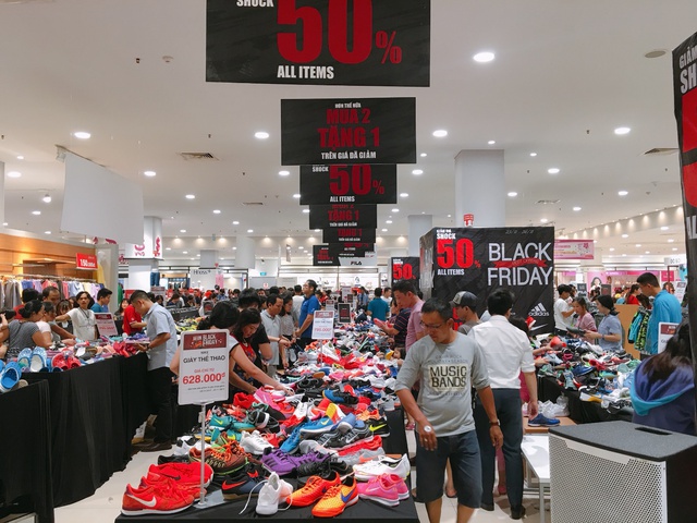 Trào lưu săn hàng “lạ” vào ngày Black Friday 2018 - Ảnh 2.