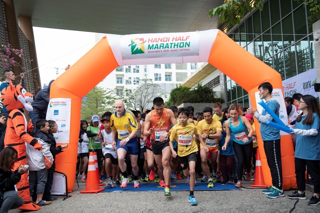 Đường đua xanh Hanoi Half Marathon 2018 tại Ciputra Hanoi - Ảnh 1.